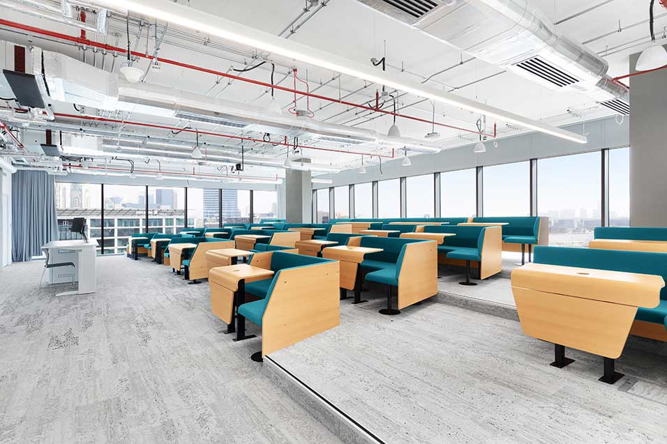 https://co-assets-bucket.s3-accelerate.amazonaws.com/uploads/1738932993221jll-heriot-watt-university-dubai-classroom-desktop-956x637.jpg